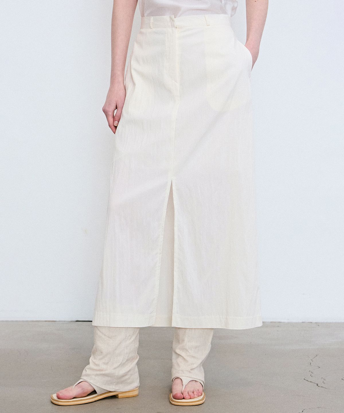 닉앤니콜(NICK&NICOLE) SEERSUCKER SLIT LONG SKIRT_IVORY