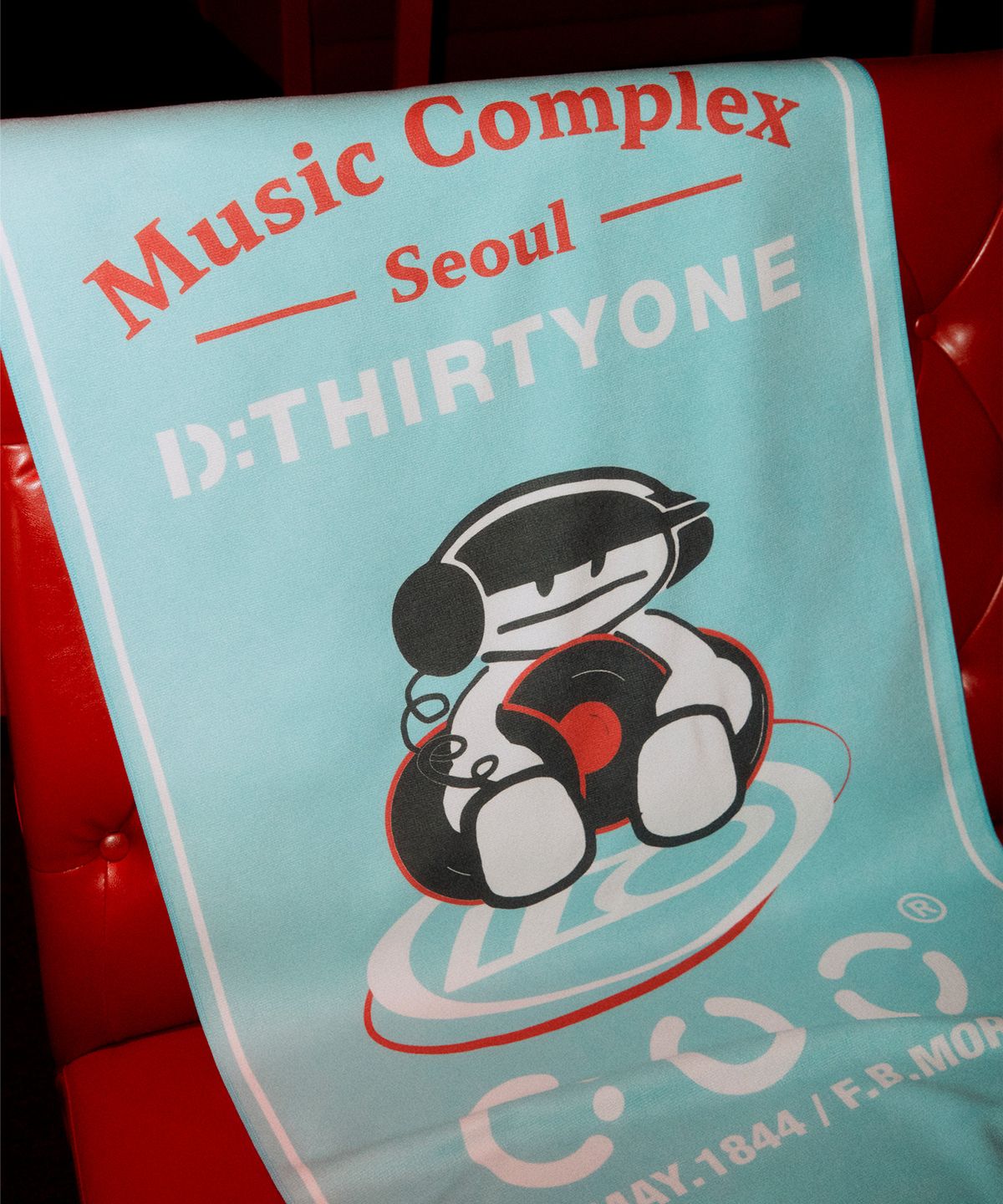 디써티원(DTHIRTYONE) D:THIRTYONE x MUSIC COMPLEX Beach Towel (AQUA BLUE)