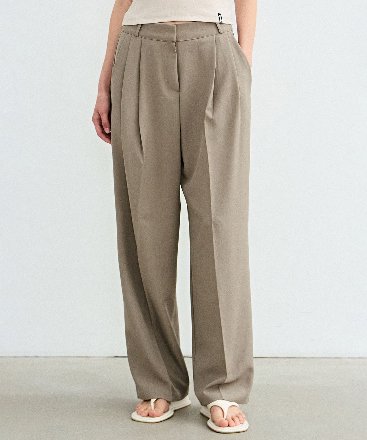 닉앤니콜(NICK&NICOLE) MINIMAL LONG PINTUCK SLACKS_KHAKI GRAY