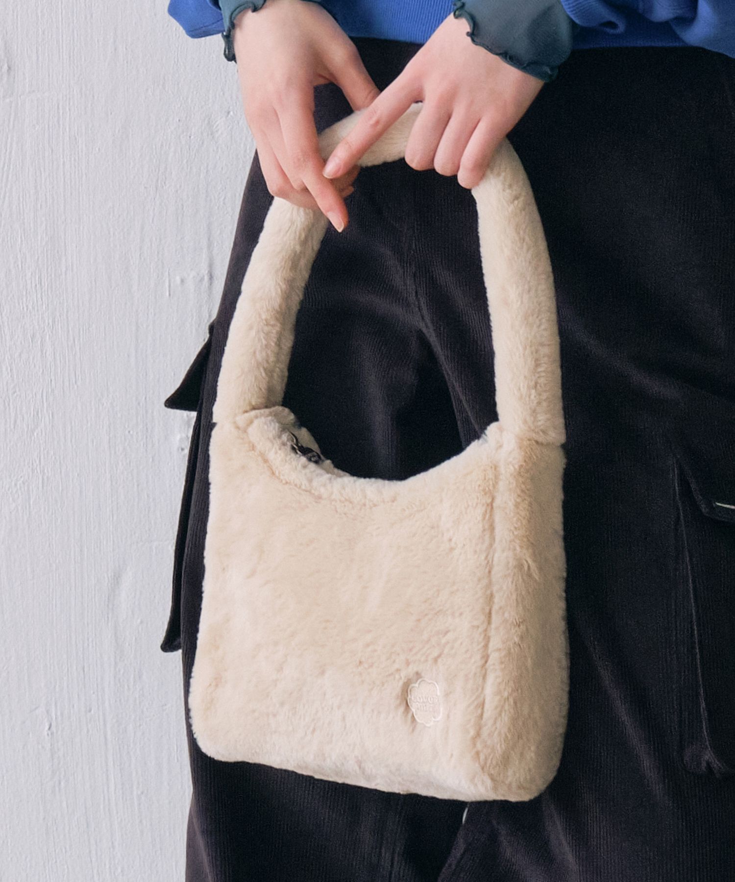 ★COVERNAT WOMAN★ Cloverheart Ecofur Hobo Bag Ivory CO2304T MUSINSA | COVERNAT WOMAN Clover Heart Fur Hobo Bag Beige