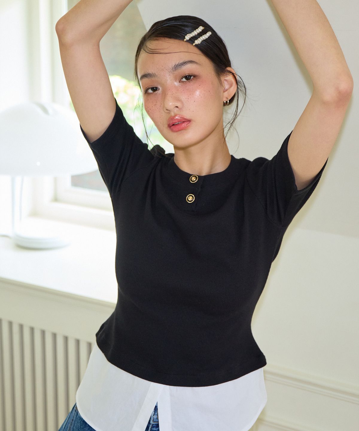살롱 드 욘(SALON DE YOHN) Shirt Detail Round-neck T_ Black