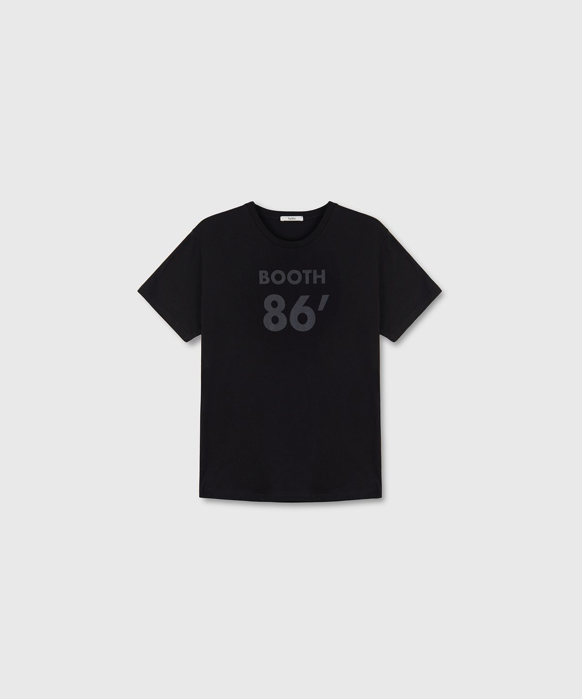 타일레(TAILLE) BOOTH 86 SOUVENIR T-SHIRT BLACK