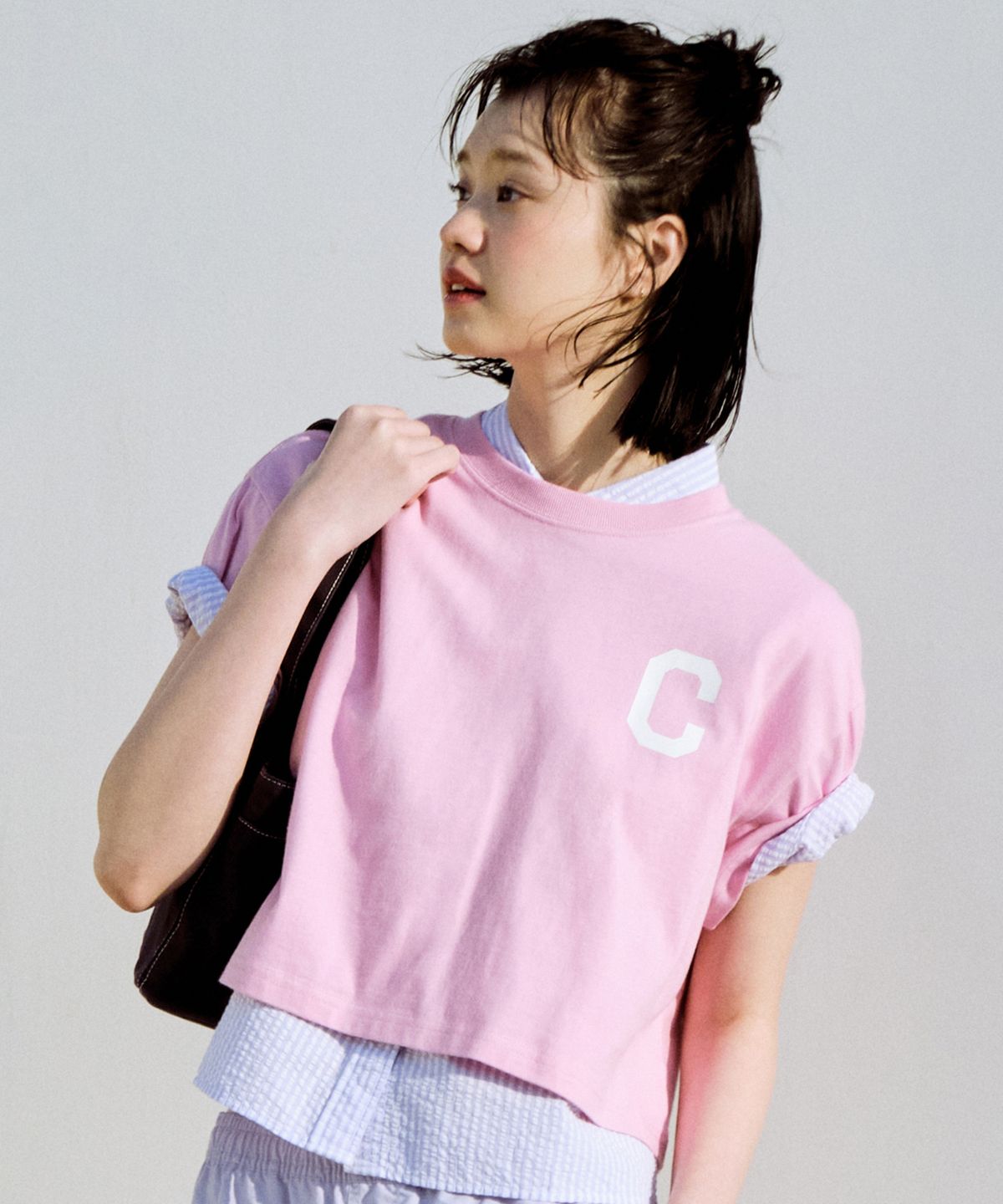 커버낫 우먼(COVERNAT WOMAN) 우먼 크롭 C 로고 오버 티셔츠 Pink