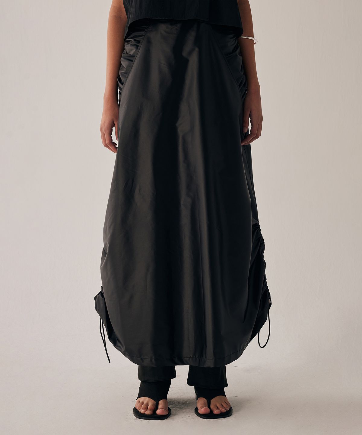 트리밍버드(TREEMINGBIRD) Shirring Layered Long Skirt [ Black ]