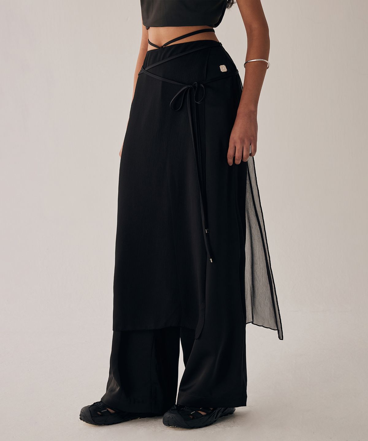 트리밍버드(TREEMINGBIRD) See-Through Strap Wrap Pants [ Black ]