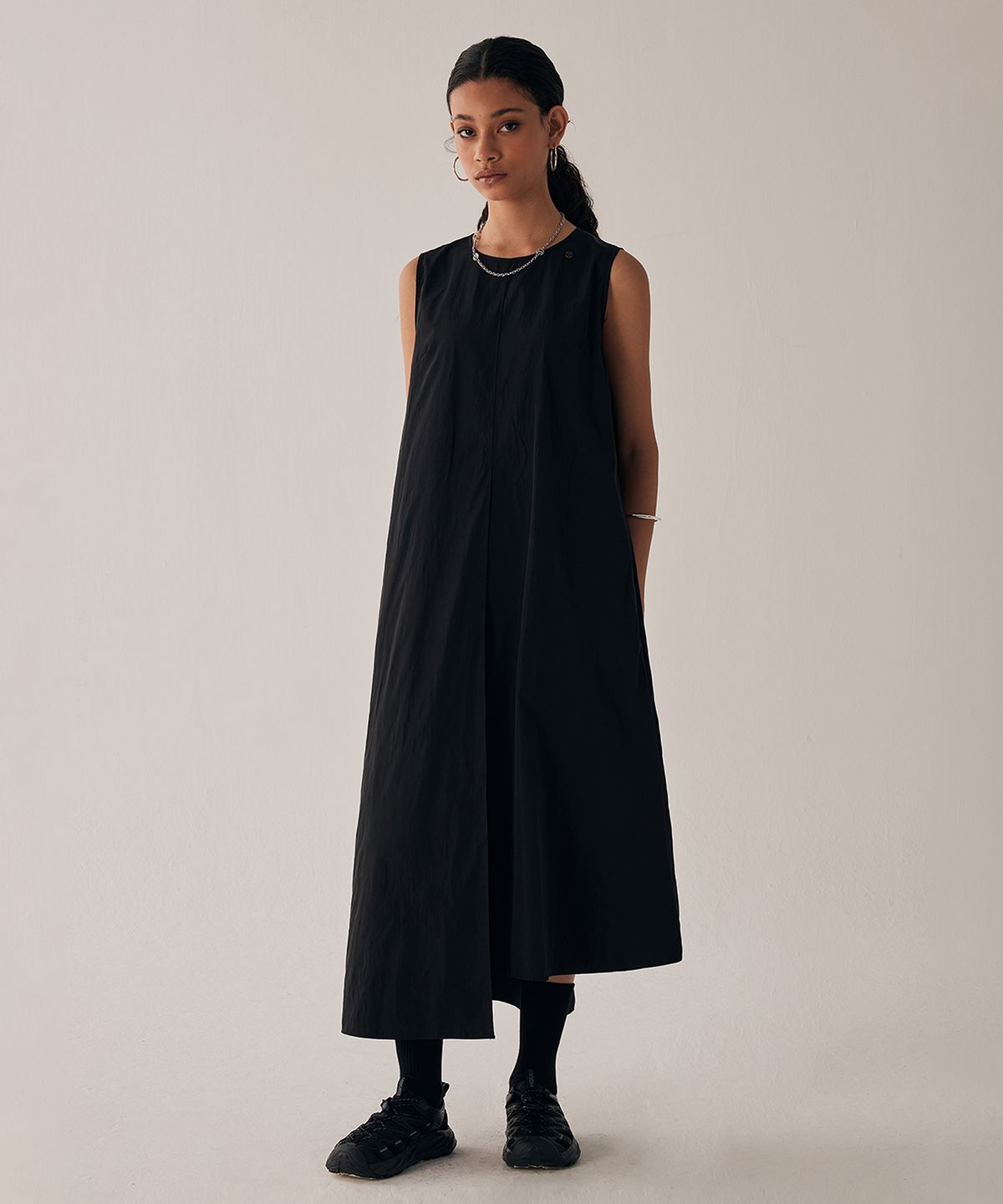 트리밍버드(TREEMINGBIRD) Soa Long One-piece [ Black ]
