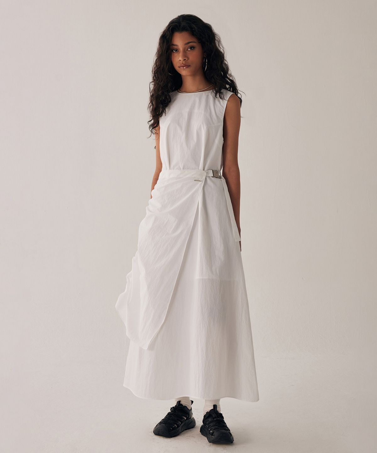 트리밍버드(TREEMINGBIRD) Belted Shirring Wrap One-piece [ White ]