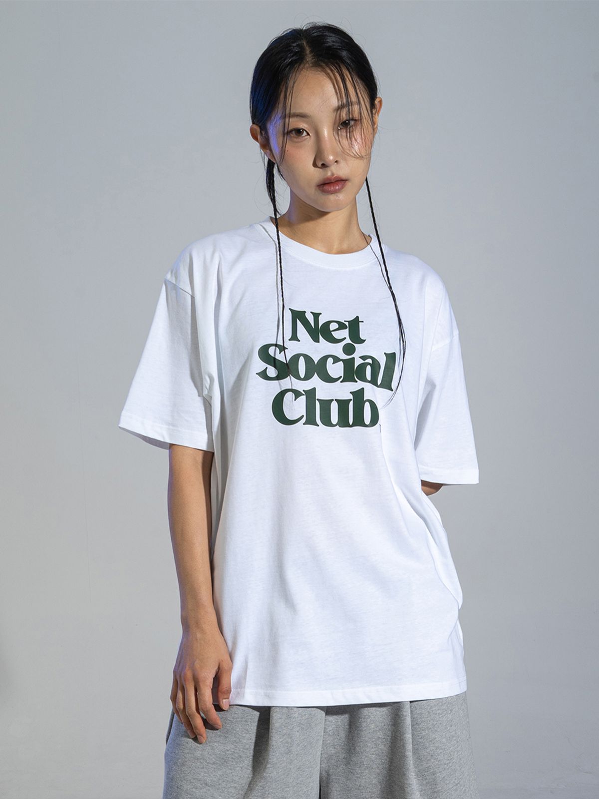넷소셜클럽(NET SOCIAL CLUB) 비비드 OG 로고 반팔티 (화이트)