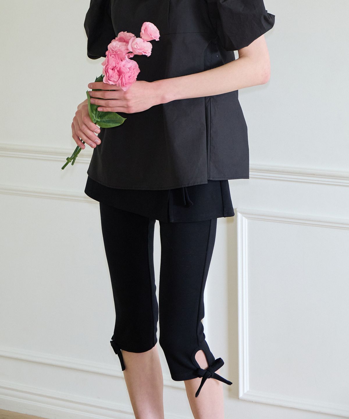 살롱 드 욘(SALON DE YOHN) Ribbon Mid-length Skirt Pants_ Black