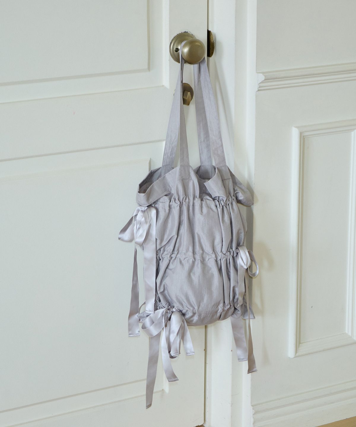 살롱 드 욘(SALON DE YOHN) Ribbon Shirring Bag_ Silver