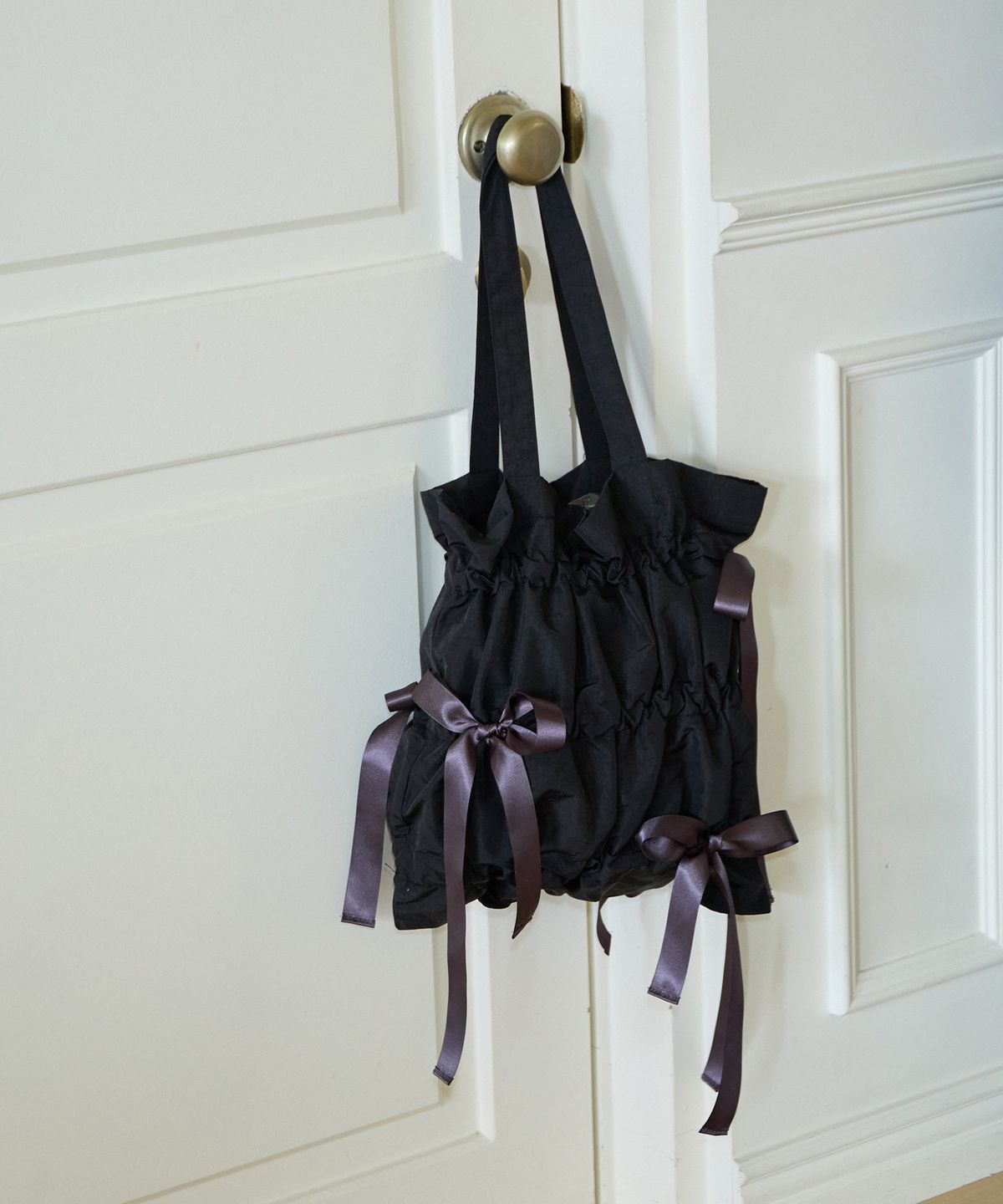 살롱 드 욘(SALON DE YOHN) Ribbon Shirring Bag_ Black