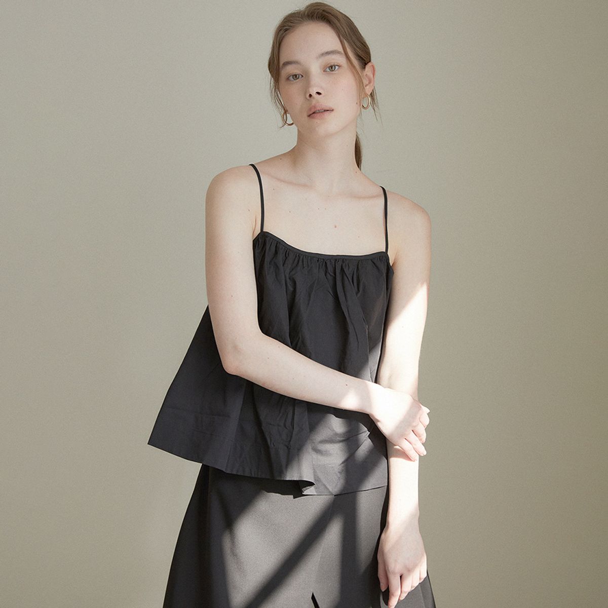 라르고(LARGO) Shirring Camisole (black)