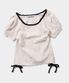 사이드 리본 스트랩 포인트 퍼프 반팔 니트 탑 [아이보리]