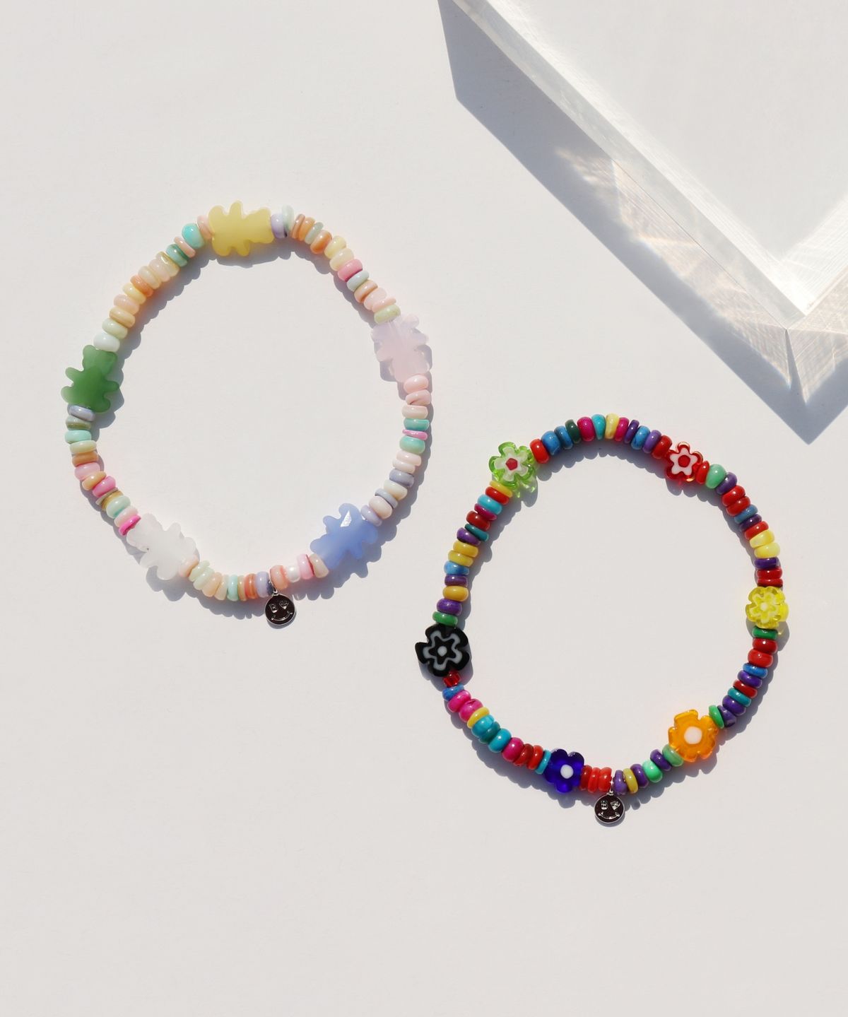 봉보(BONBEAU) Colored mother of pearl and motive beads Bracelet 곰돌이 플라워 참 믹스 컬러 자개 비즈 팔찌