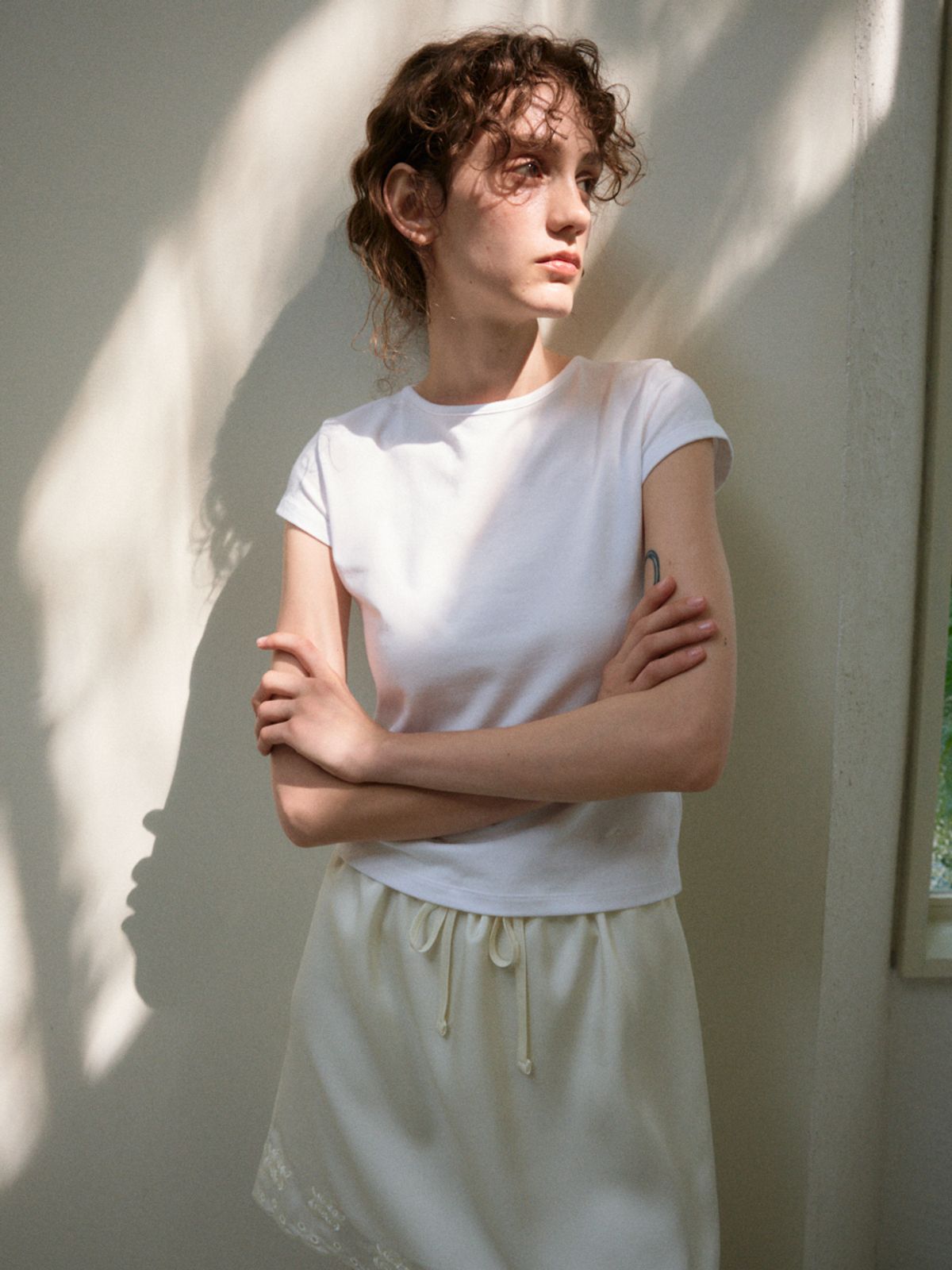 노우드(NOEUD) Geek cap sleeve T-shirt (Ivory)