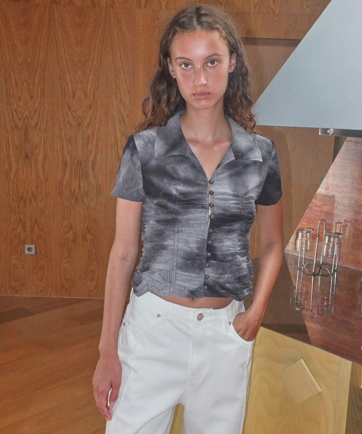 엔오르 스튜디오(ENOR STUDIO) TIE DYE SHIRRING BLOUSE - GREY