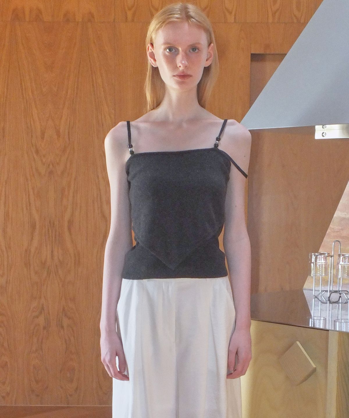 엔오르 스튜디오(ENOR STUDIO) RHOMBUS BEADS TOP - BLACK