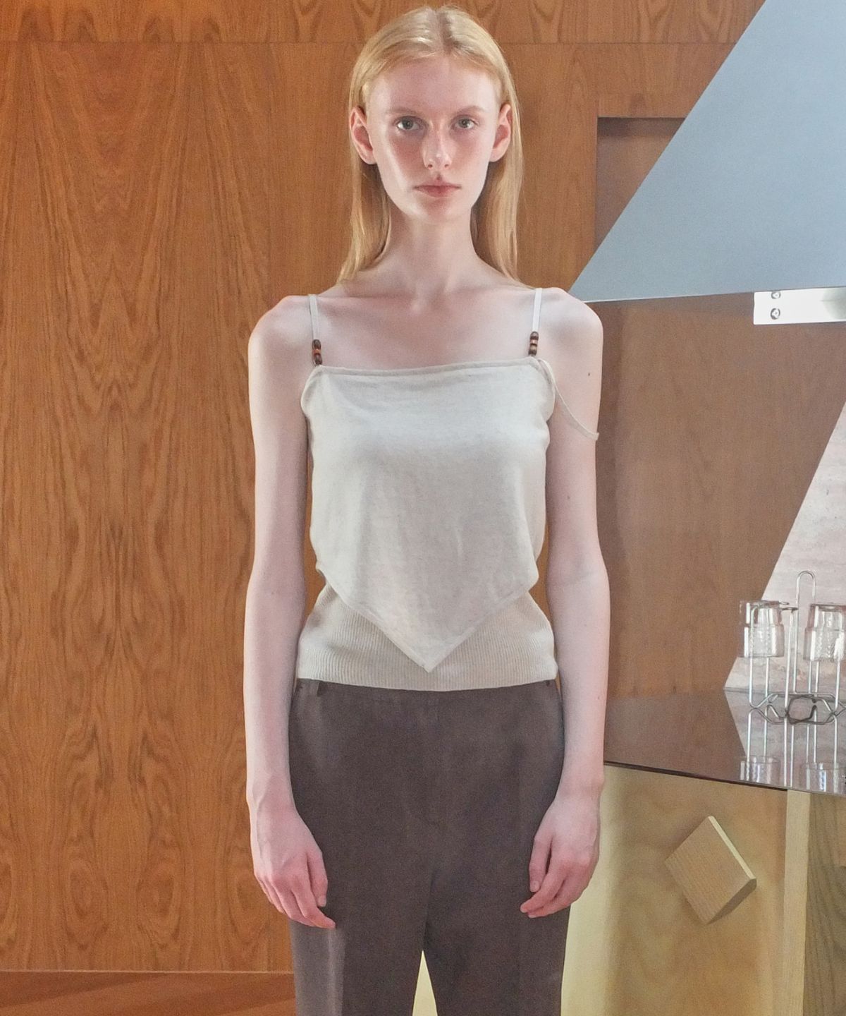 엔오르 스튜디오(ENOR STUDIO) RHOMBUS BEADS TOP - OATMEAL