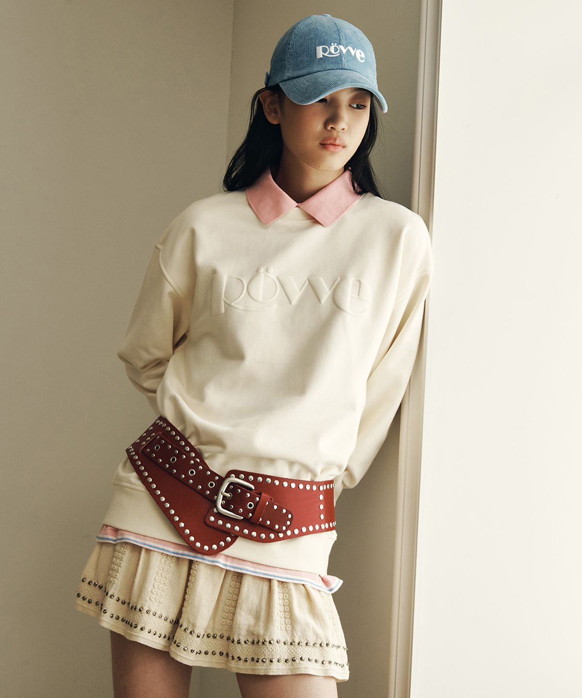 뢰브(ROVVE) Signature Embo Sweat Shirt (Beige)