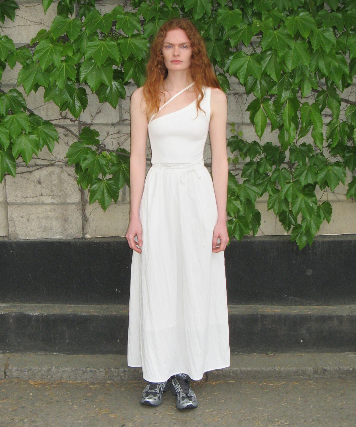 다이애그널(DIAGONAL) ONE OFF-SHOULDER LONG DRESS (white)