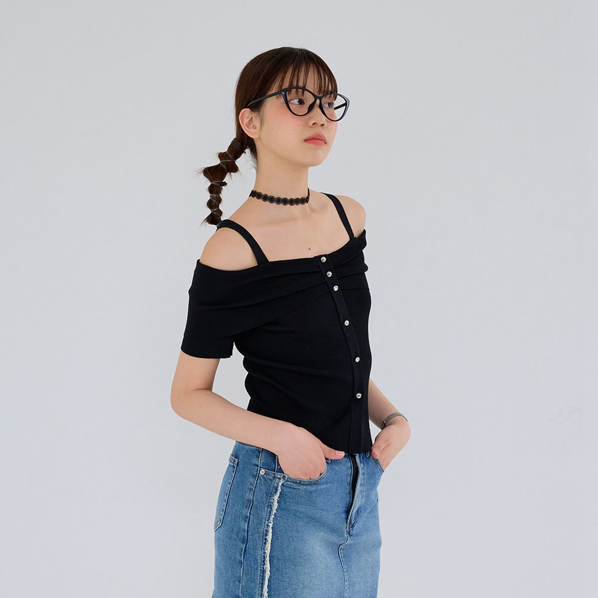 에이앤레이(AEIREI) AR_Off-shoulder strap knit top