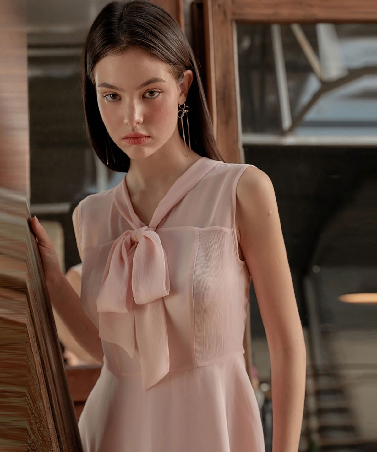 쥴리앤칼라(JULIY&CALLA) 24SS 칼라93 시크릿가든 민소매 주노 리본타이 원피스 핑크