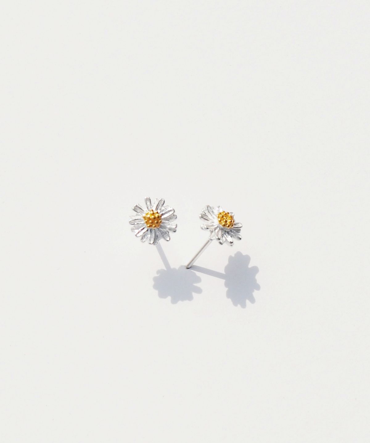 봉보(BONBEAU) Combi daisy pin Earrings 은침 실버925 골드 데이지 귀걸이