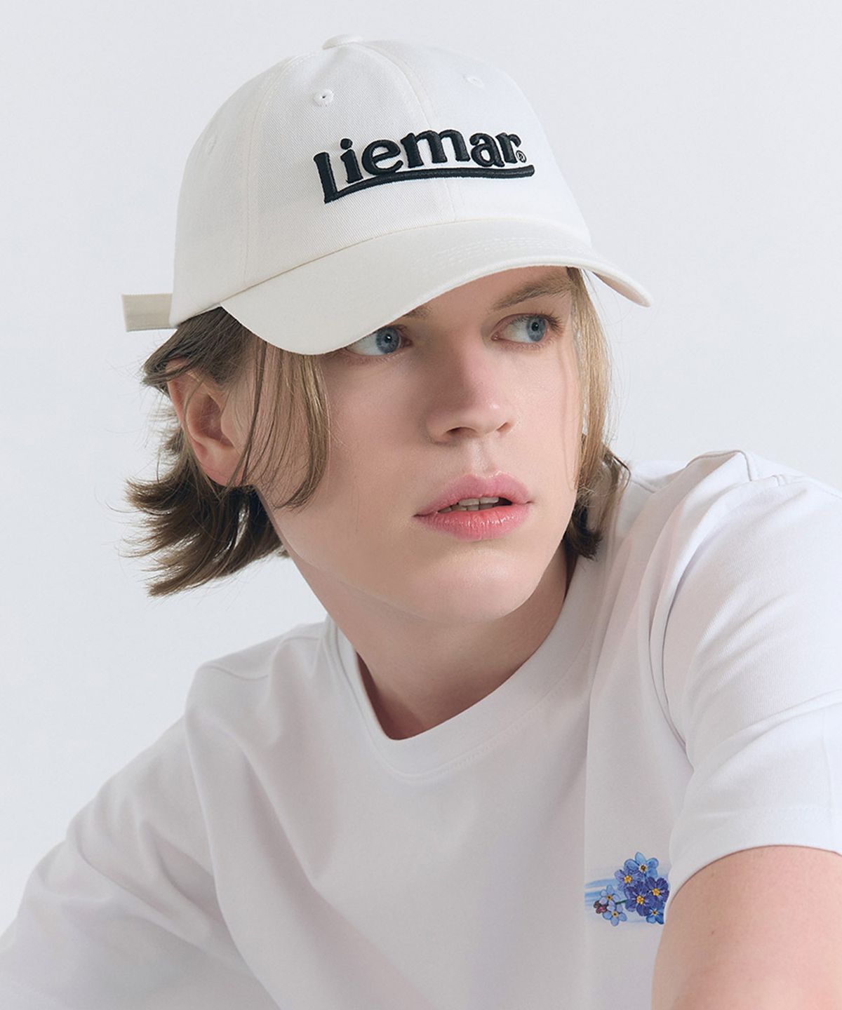 리에마르(LIEMAR) 엠보자수 볼캡 아이보리