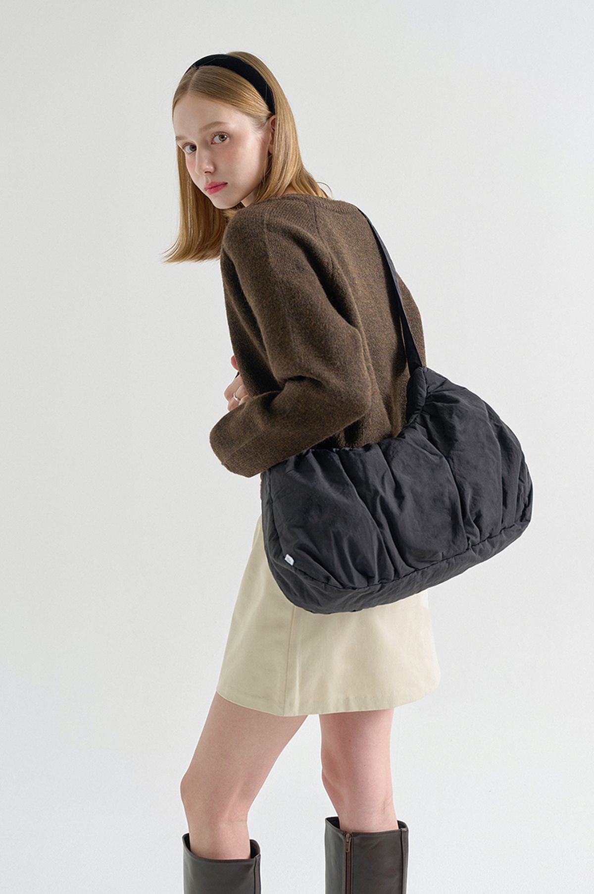 굿토드즈(GOODTOTES) 라지 크루아상 크로스백 (Black)