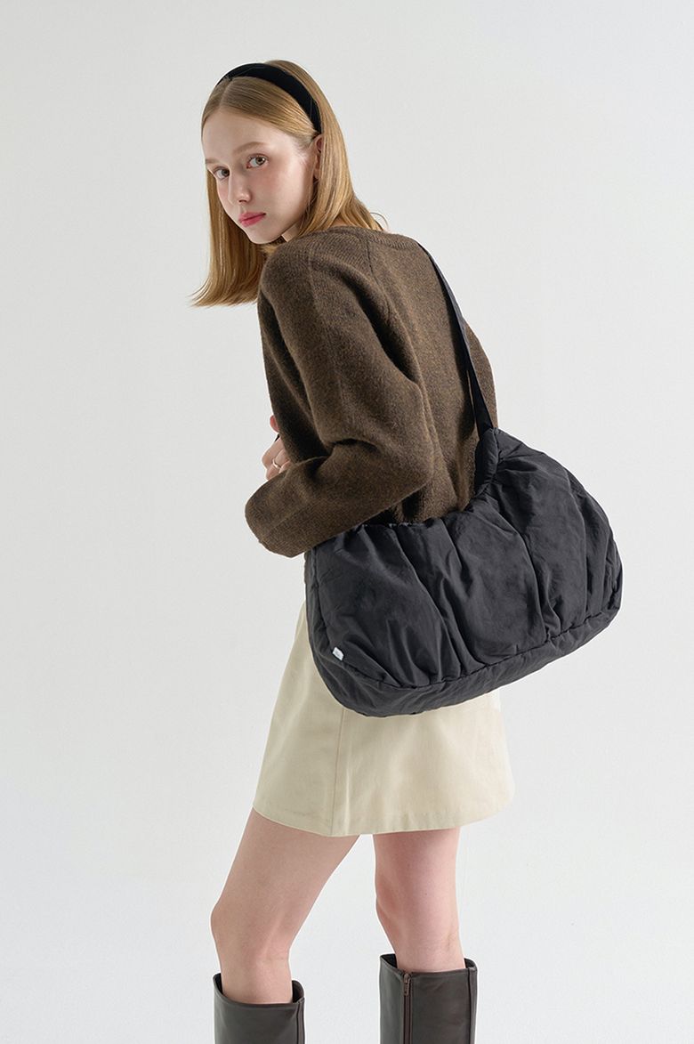 라지 크루아상 크로스백 (Black)