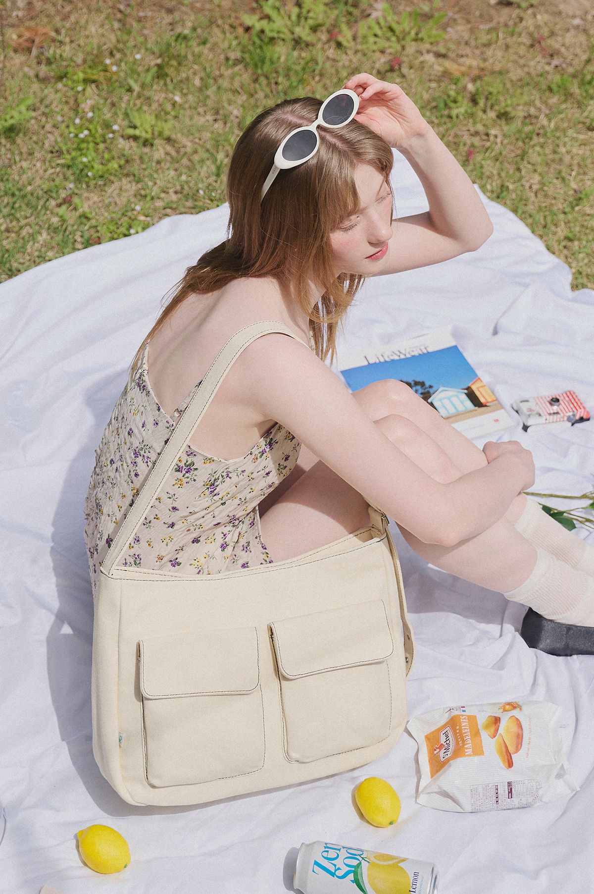 굿토드즈(GOODTOTES) Oversized Cargo Sling Bag Ivory