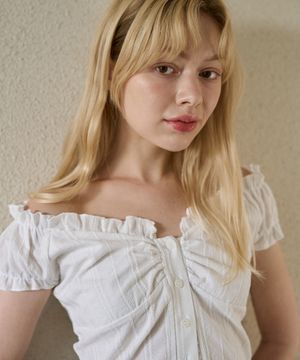 셔링 펀칭 자수 블라우스 (화이트)