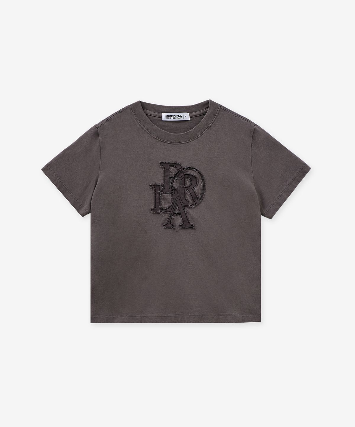 프렌다(PRENDA) PRDA DENIM PATCH CREWNECK TEE DARK CHARCOAL