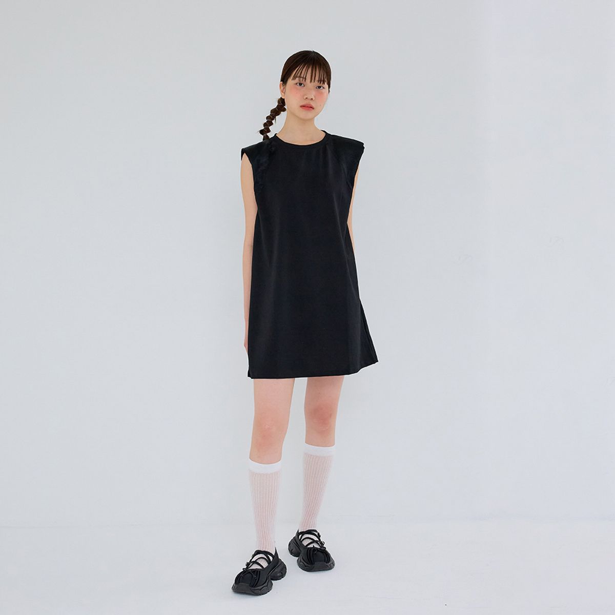 에이앤레이(AEIREI) AR_Shoulder padded dress_BLACK