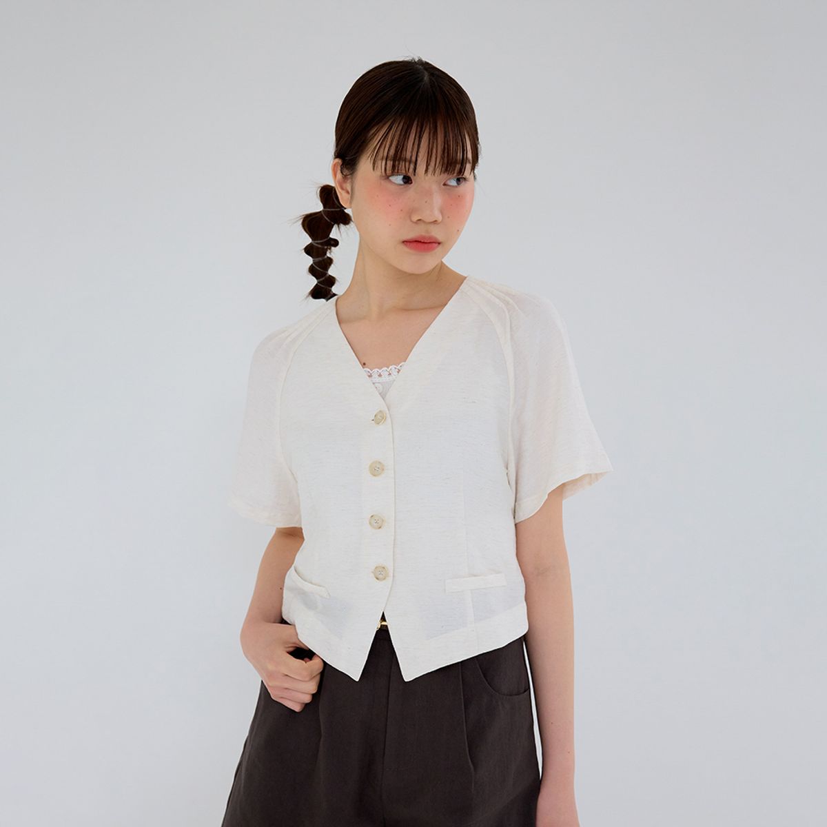 에이앤레이(AEIREI) AR_Linen v-neck cropped shirt jacket