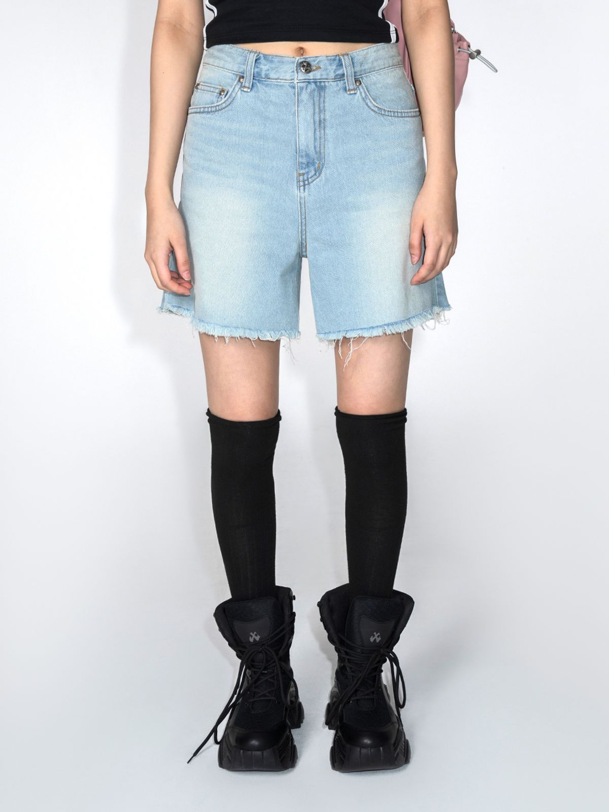 와이이이엘(YEEL) RED HEART LOGO DENIM SHORTS