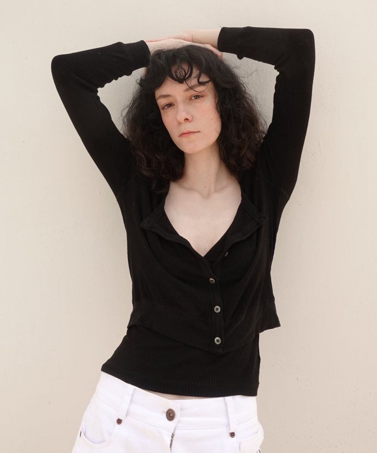 네이로(NAYRO) 딥 라운드넥 립 가디건 블랙