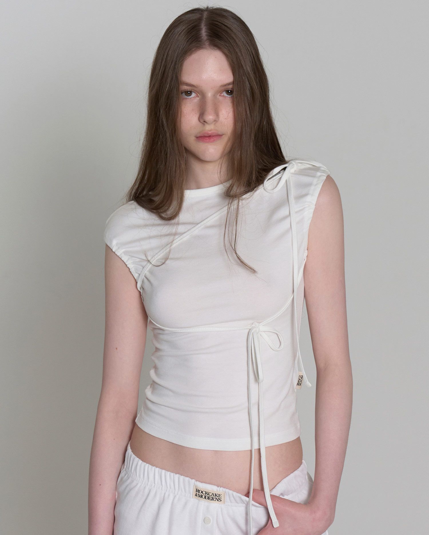 MUSINSA | ROCKCAKE Side String Sleeveless - White