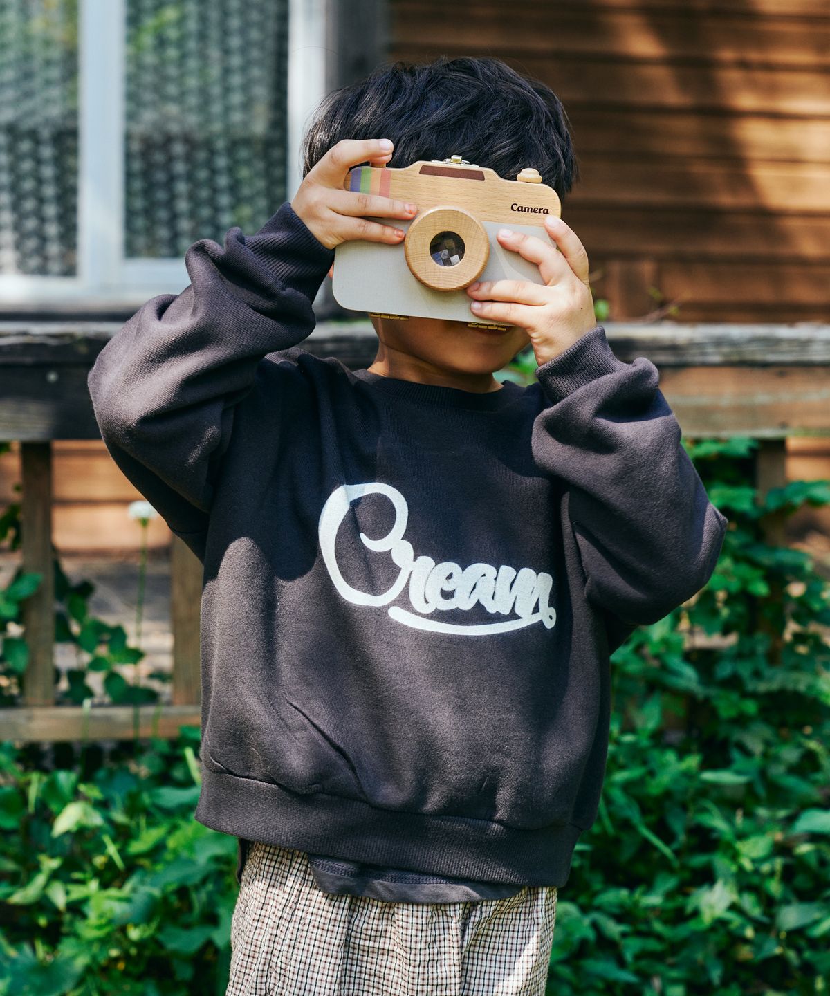 비치스앤 크림 키즈(BEACHESAND CREAM KIDS) 크림 그래픽 맨투맨 - 차콜 ( Crema Graphic MTM Charcoal)
