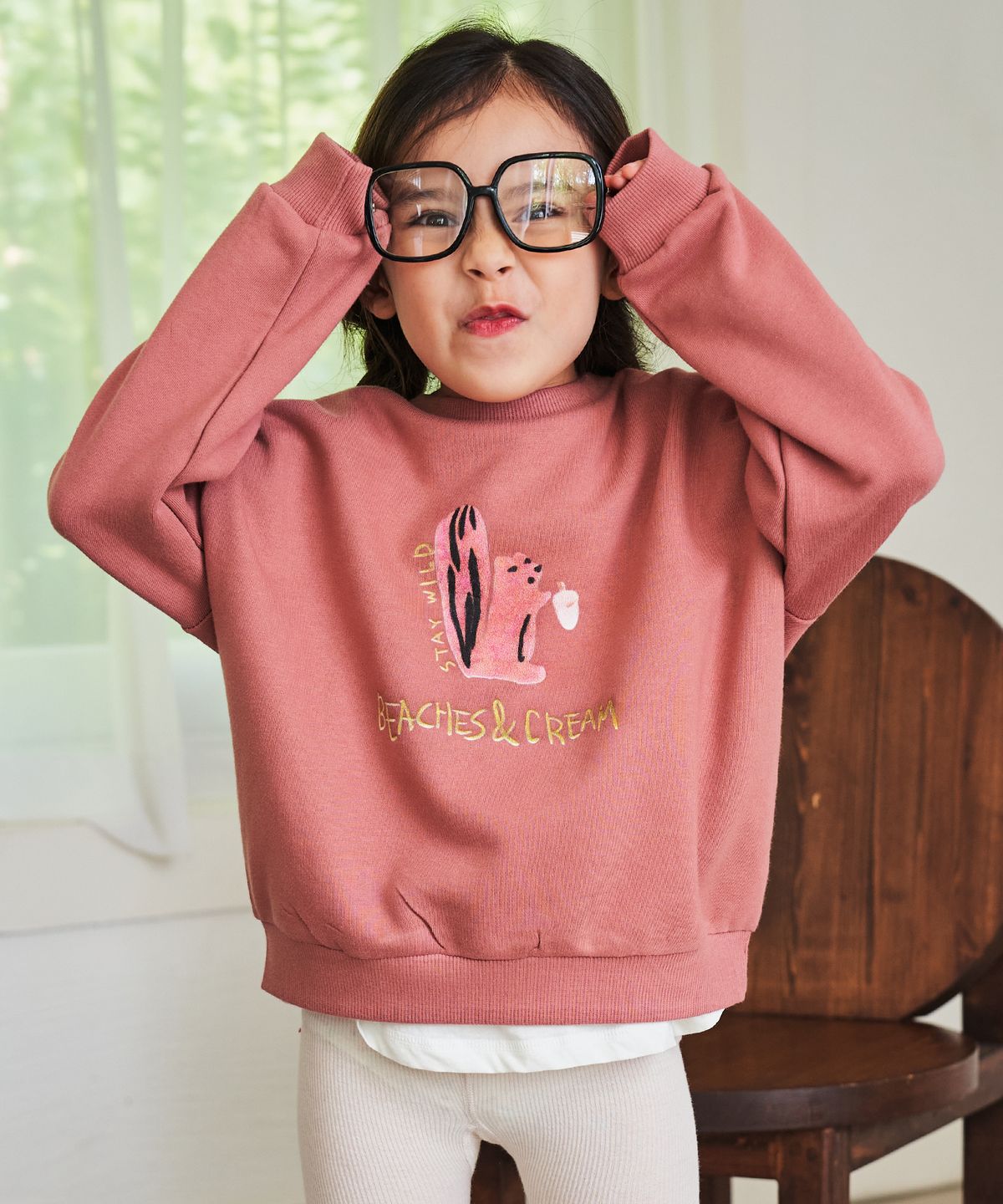 비치스앤 크림 키즈(BEACHESAND CREAM KIDS) 칩멍 그래픽 맨투맨-그레이시 핑크(Chipmunk Graphic MTM grayish Pink)