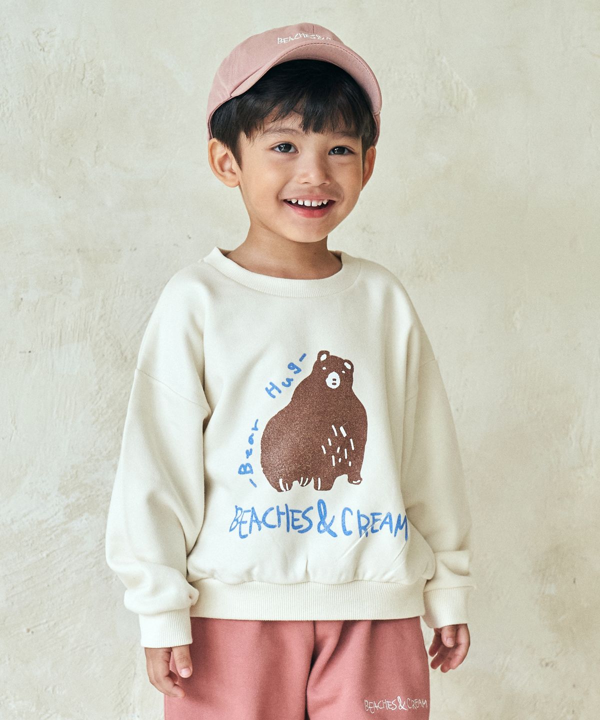 비치스앤 크림 키즈(BEACHESAND CREAM KIDS) 베어허그 그래픽 맨투맨-화이트(wild bear MTM white)