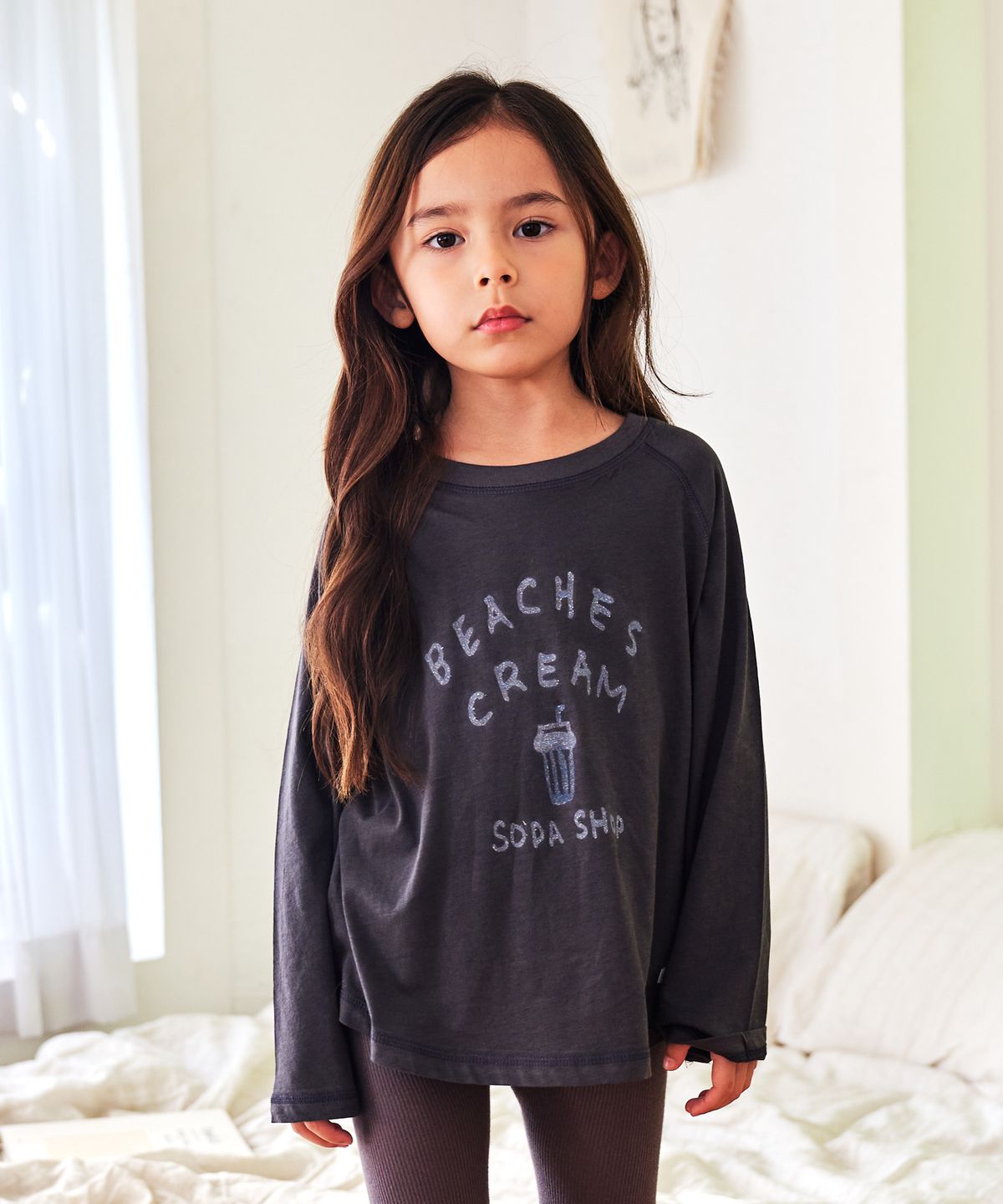 비치스앤 크림 키즈(BEACHESAND CREAM KIDS) 소다샵 레글런 긴팔 티셔츠-다크 그레이( Soda-shop Reglan Long Sleeve T-shirt Dark Gray)