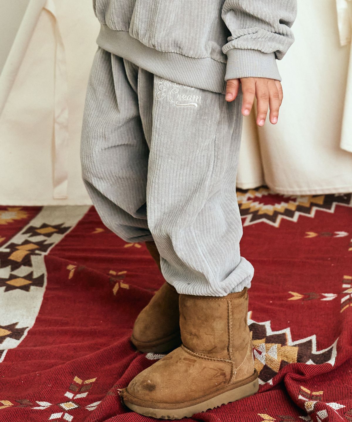 비치스앤 크림 키즈(BEACHESAND CREAM KIDS) 루덴 골지 벨로아 밴딩 팬츠- 그레이 (Ruden ridded soft bend pants  Gray)