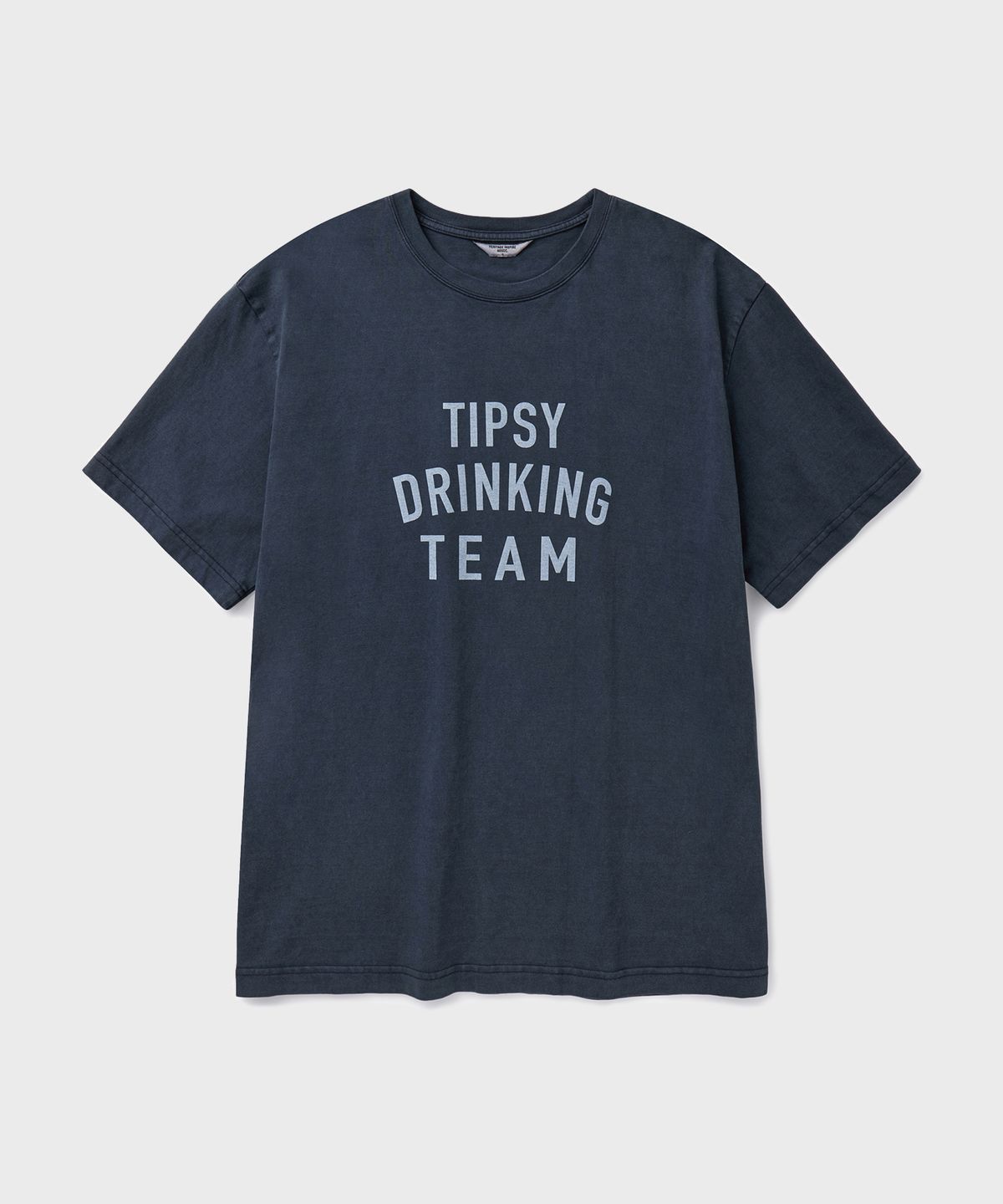 유니온블루(UNION BLUE) [V2] TIPSY DRINKING TEAM PRINTED T-SHIRT [DYED NAVY]