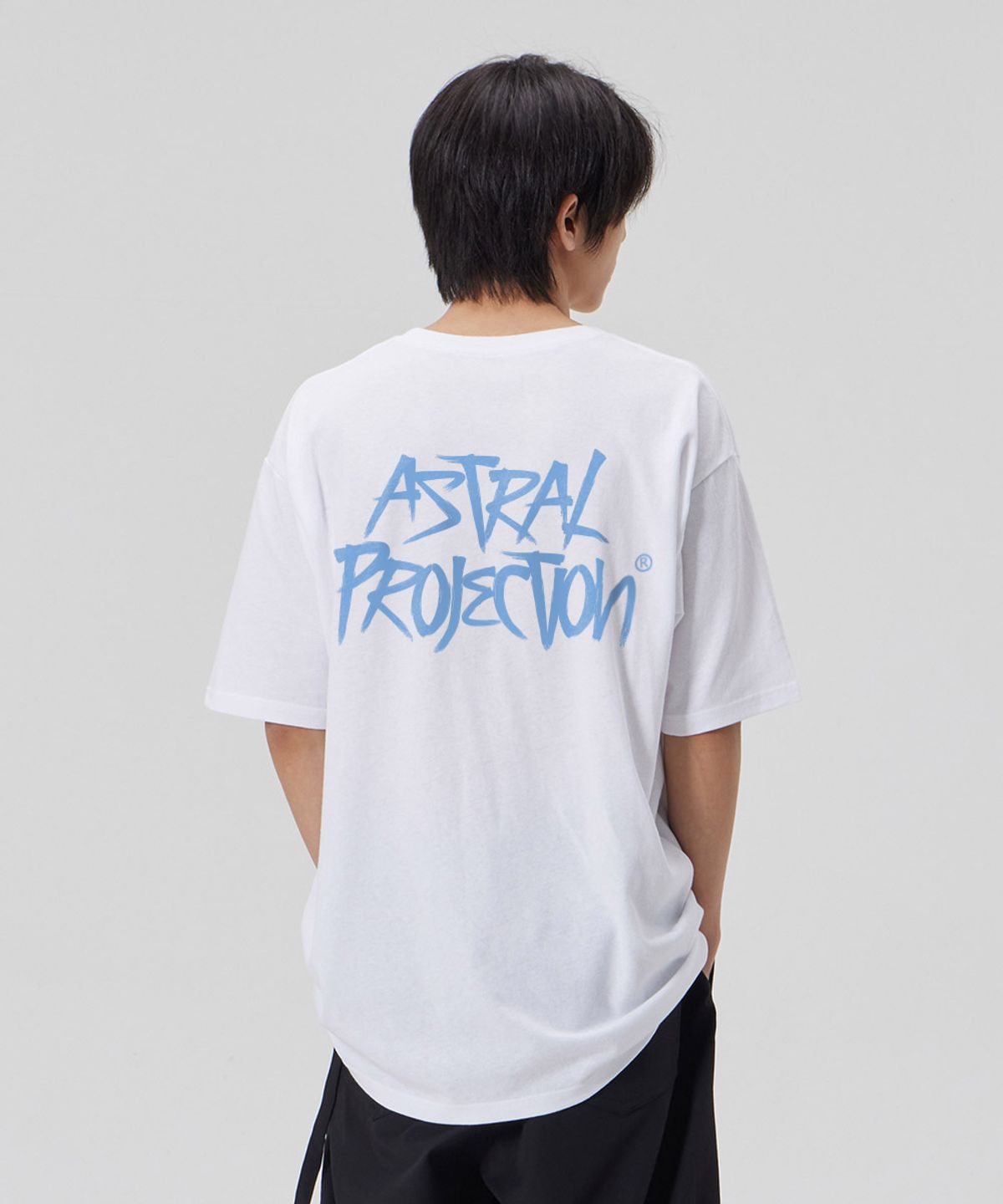 아스트랄 프로젝션(ASTRAL PROJECTION) [그래피티]코튼 루즈핏 반팔 티셔츠_화이트