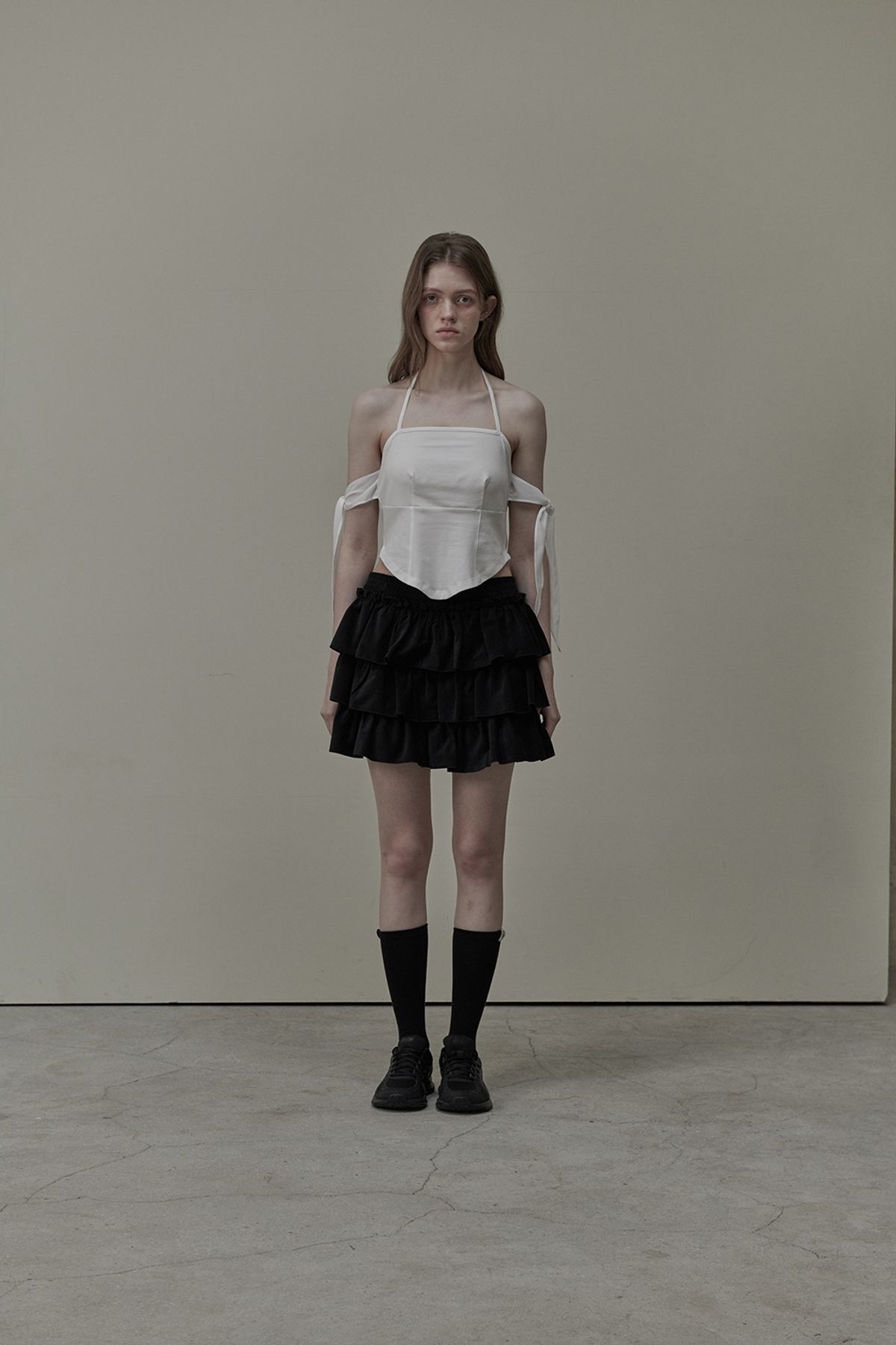 마우솔레움(MAU SOLEUM) Gabrielle Sheer Ribbon Halter T-Shirt - White