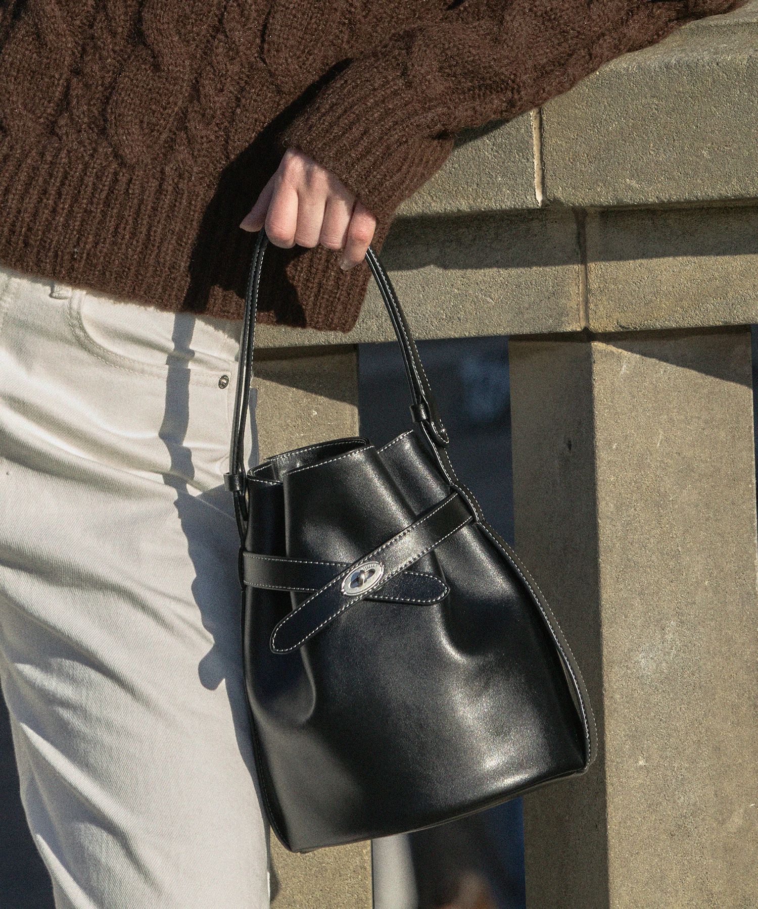 MUSINSA | OSTKAKA Classic Belt Bucket Bag Black
