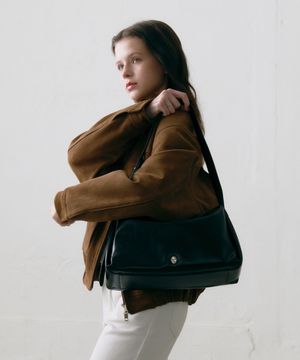 소프트 숄더 레더 블랙