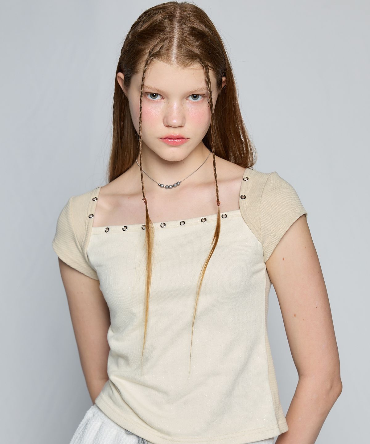 러브이즈트루(LUVISTRUE) BE CAP SLEEVE TEE(BEIGE)