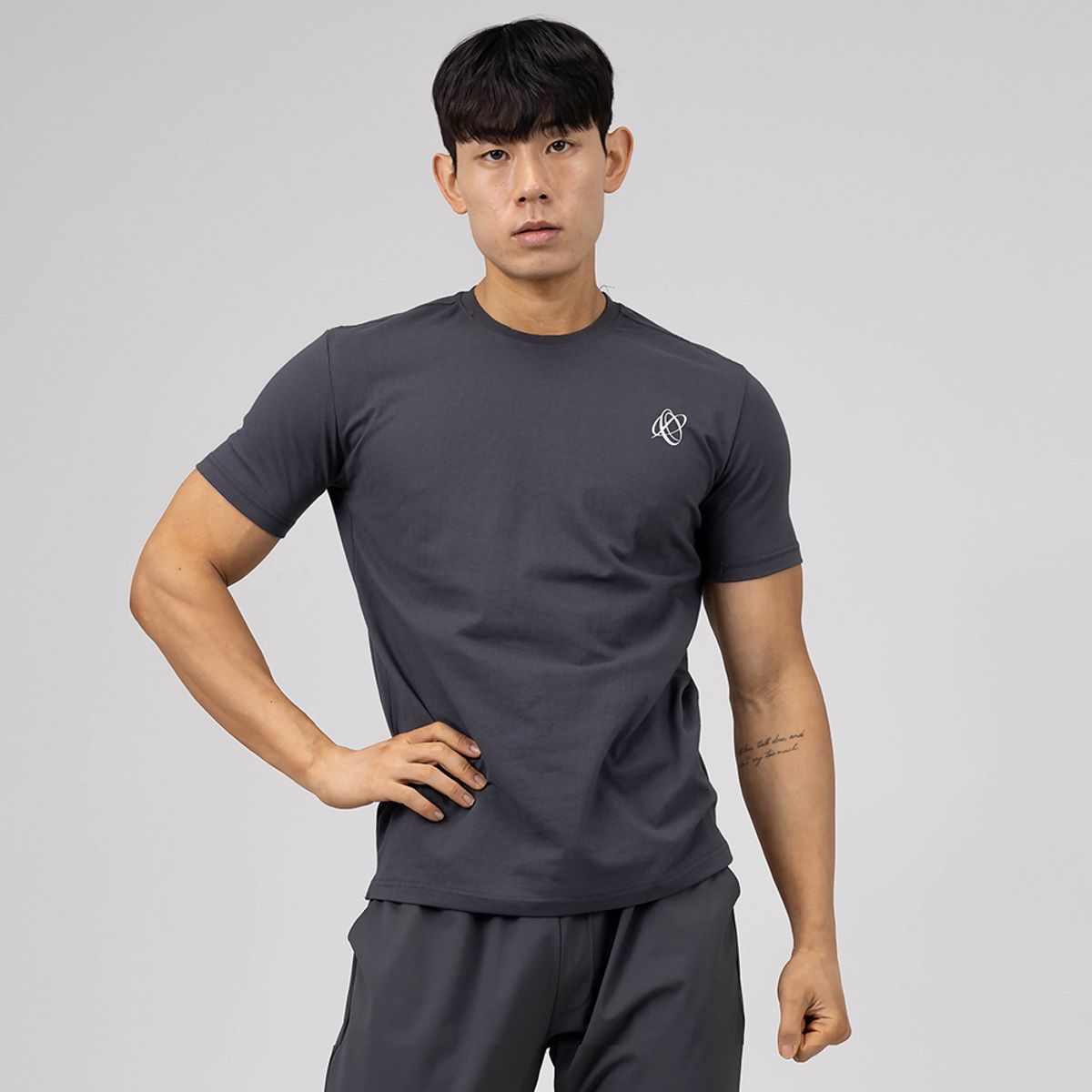 엘라모(LLAMO) 로고 남성 머슬핏 트임 반팔 티셔츠 M~2XL